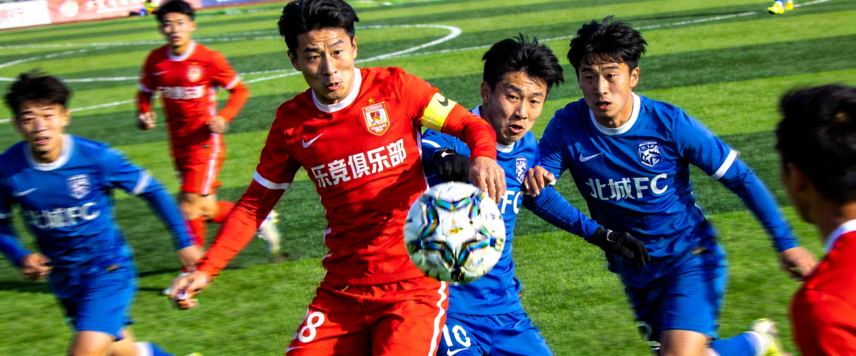 乐竞俱乐部与北城FC上一场比赛的激烈对抗瞬间